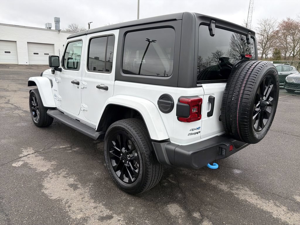 Used 2023 Jeep Wrangler Unlimited Sahara w/ Cold Weather Group AWD/4WD image 4