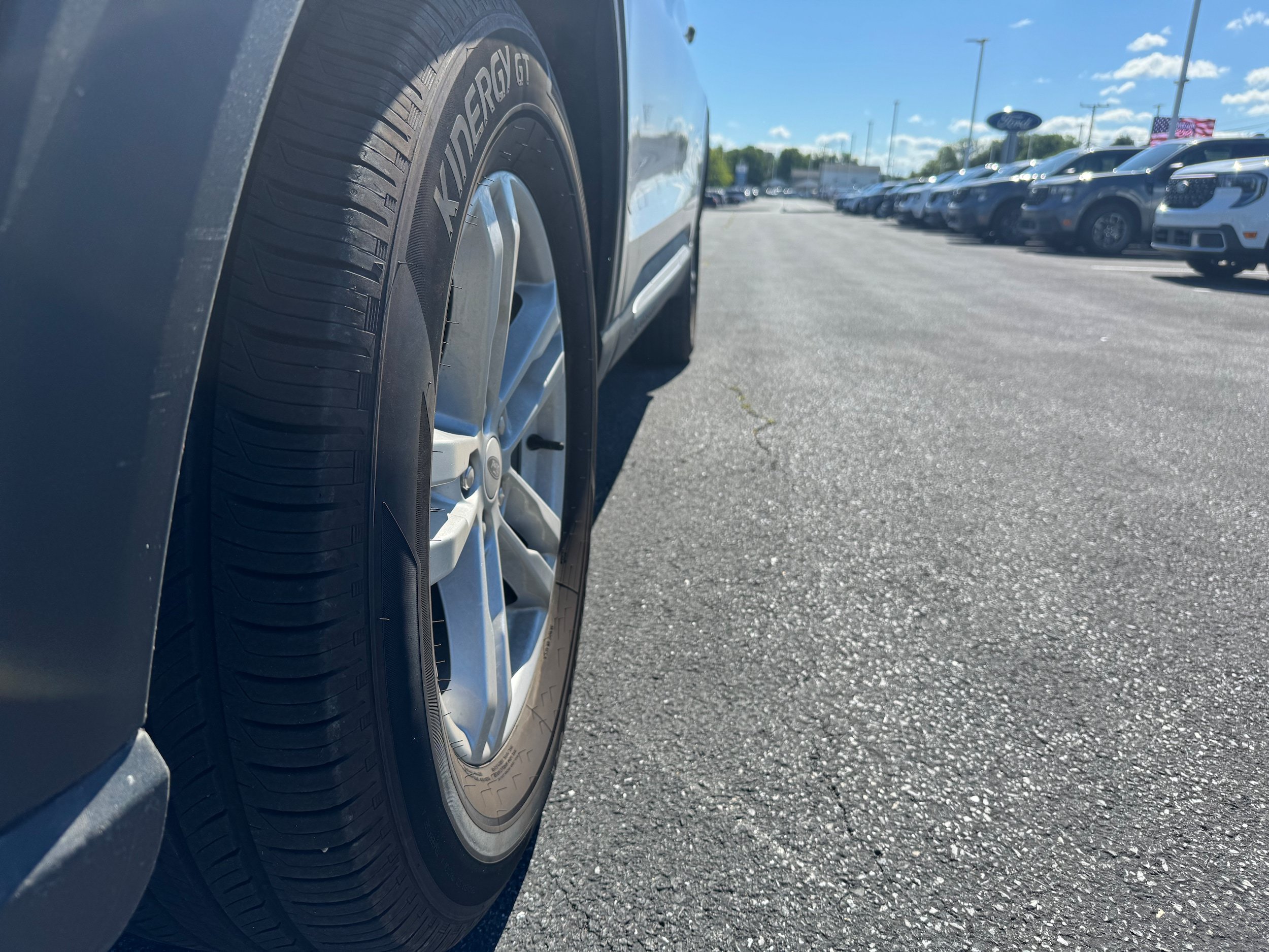 Used 2024 Ford Explorer XLT w/ Equipment Group 202A AWD/4WD image 17