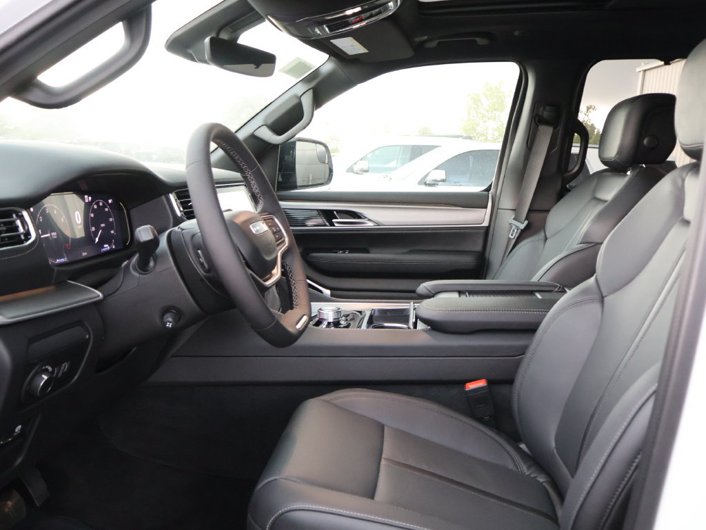 New 2026 Jeep Grand Wagoneer Limited AWD/4WD image 23
