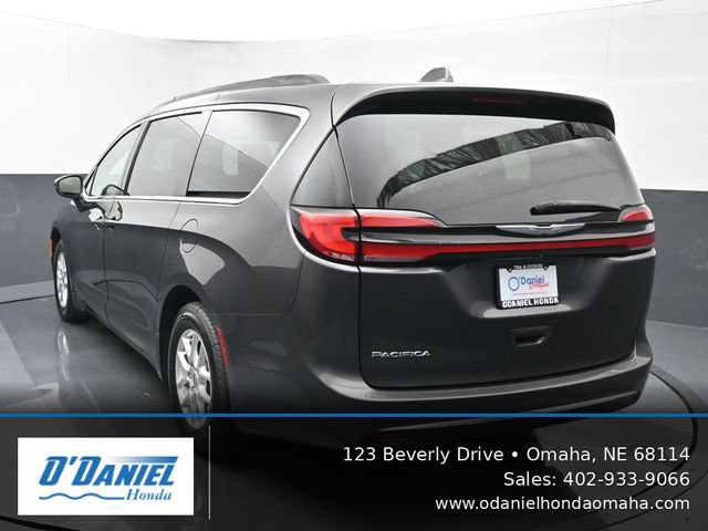 Used 2022 Chrysler Pacifica Touring-L FWD image 4