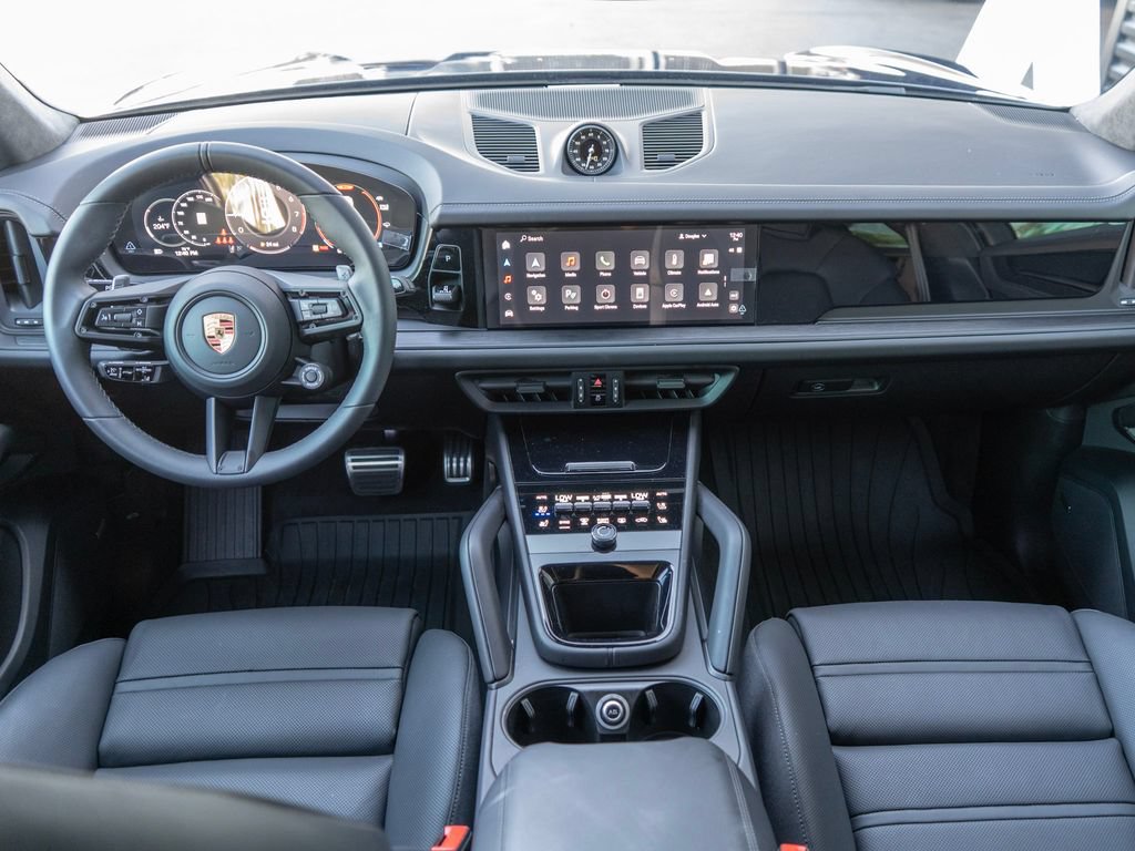 Used 2025 Porsche Cayenne GTS AWD/4WD image 11