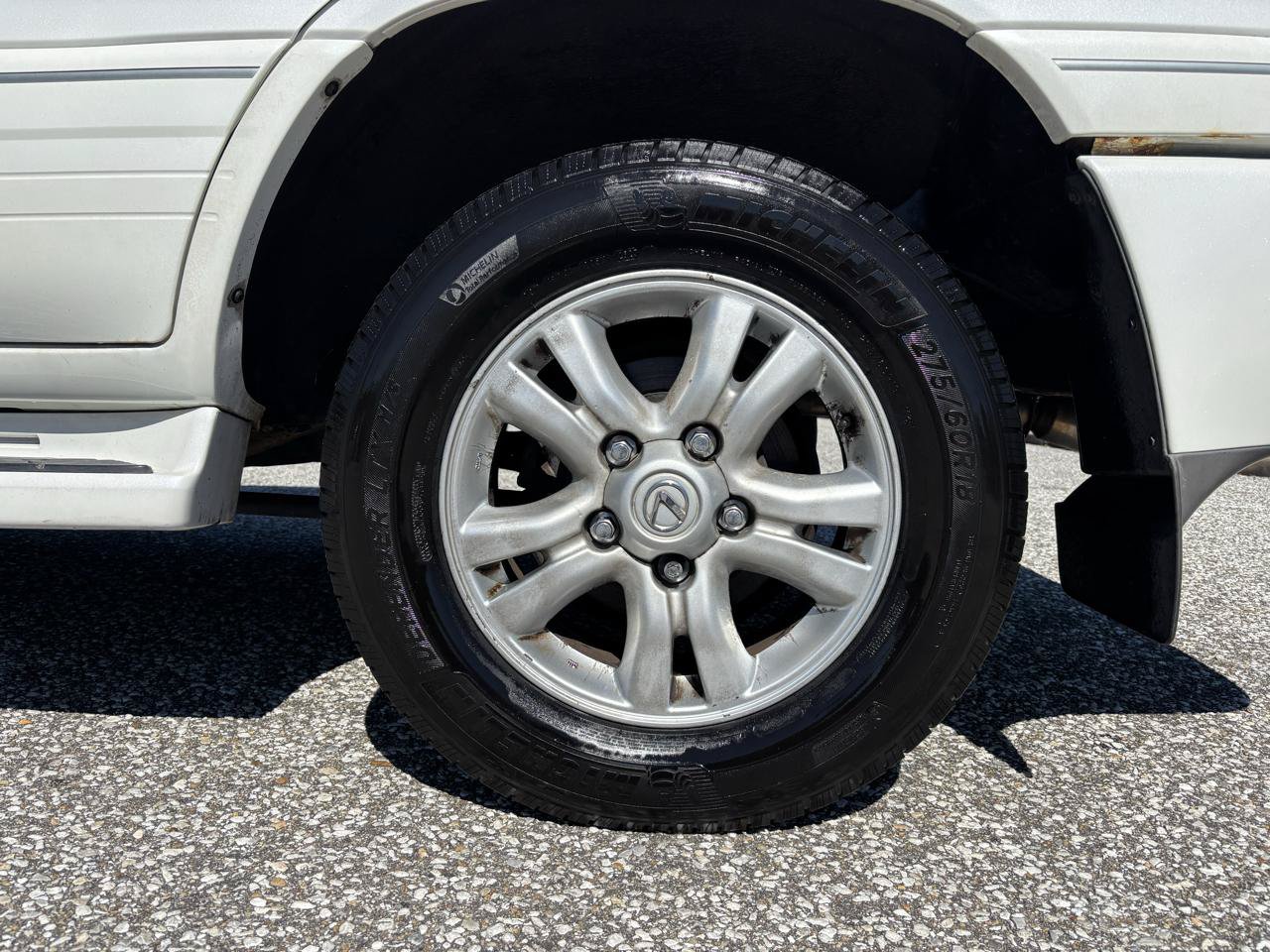 Used 2004 Lexus LX 470 4WD w/ Preferred Accessory Pkg image 34