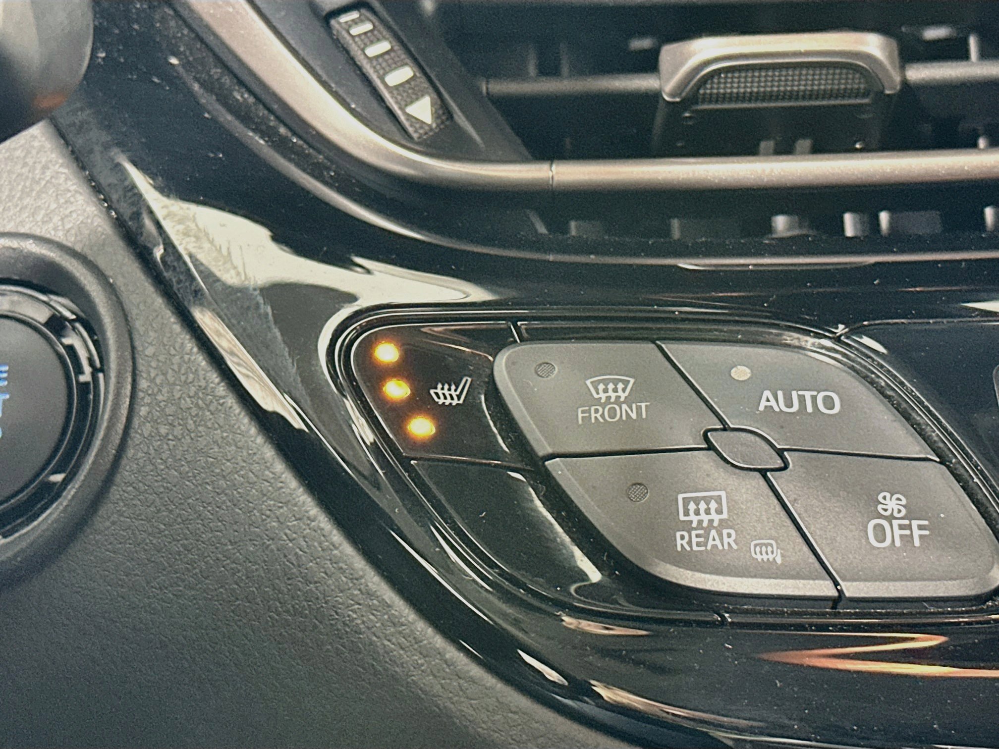 Used 2021 Toyota C-HR Limited FWD image 19