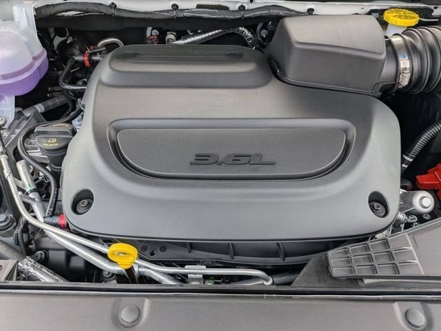 New 2027 Chrysler Pacifica Limited w/ Family Tech Group AWD/4WD image 34