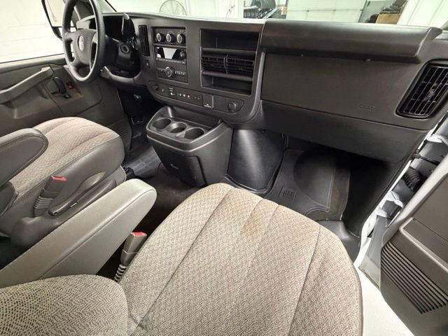 Certified 2025 GMC Savana 3500 LT w/ LT Preferred Equipment Group RWD image 22