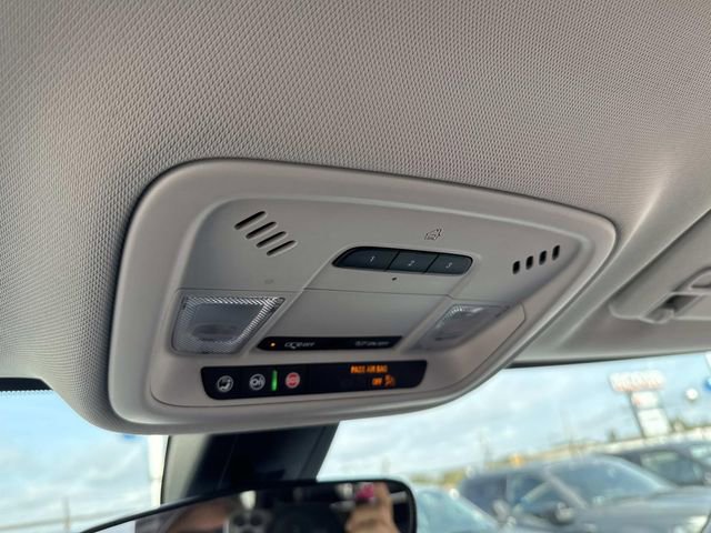 Used 2021 Chevrolet Traverse LT image 29