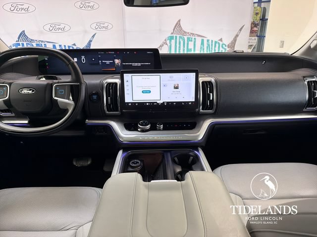 Certified 2025 Ford Expedition Platinum w/ Driver's Package AWD/4WD image 22