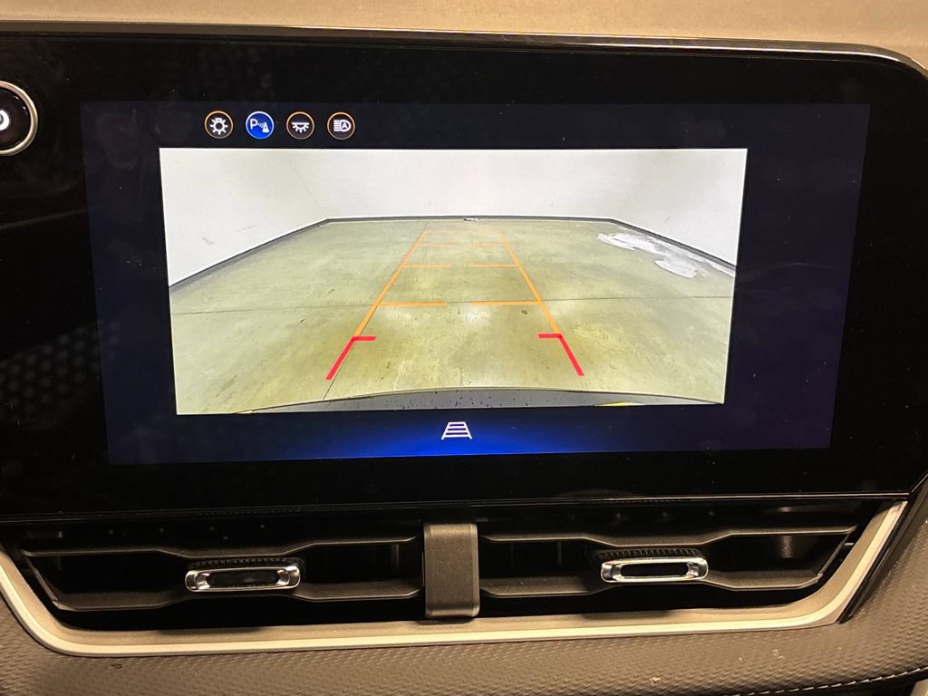 Used 2026 Chevrolet Equinox LT FWD image 36
