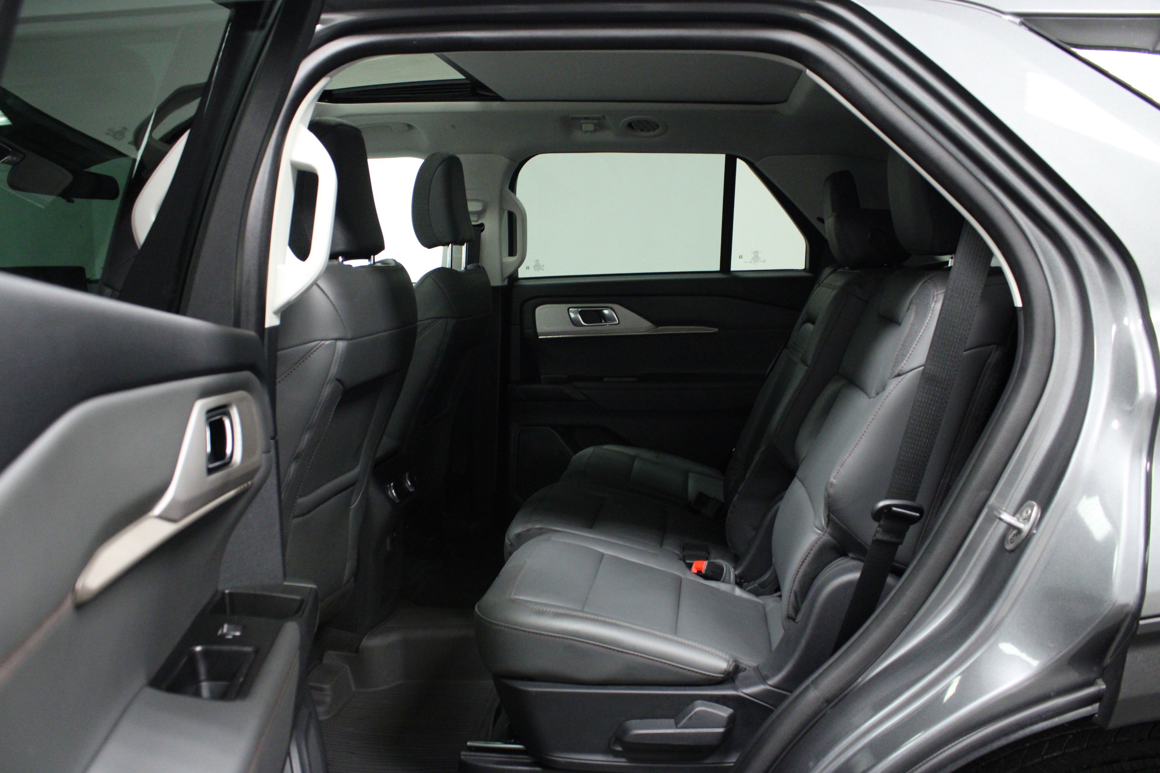 Used 2025 Ford Explorer Active w/ Active Comfort Package image 13