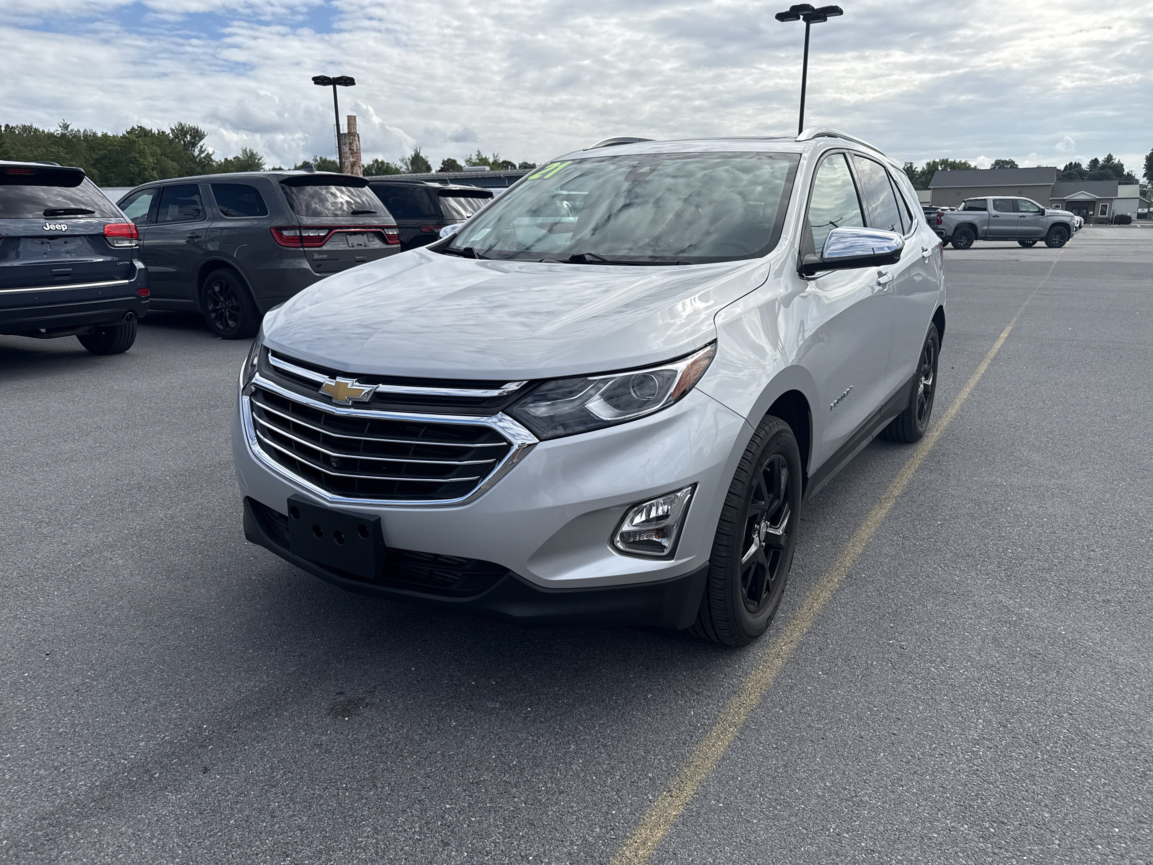 Used 2021 Chevrolet Equinox Premier AWD/4WD image 2