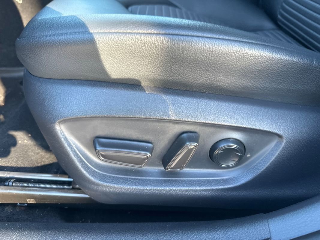 Used 2018 Toyota Camry SE image 16