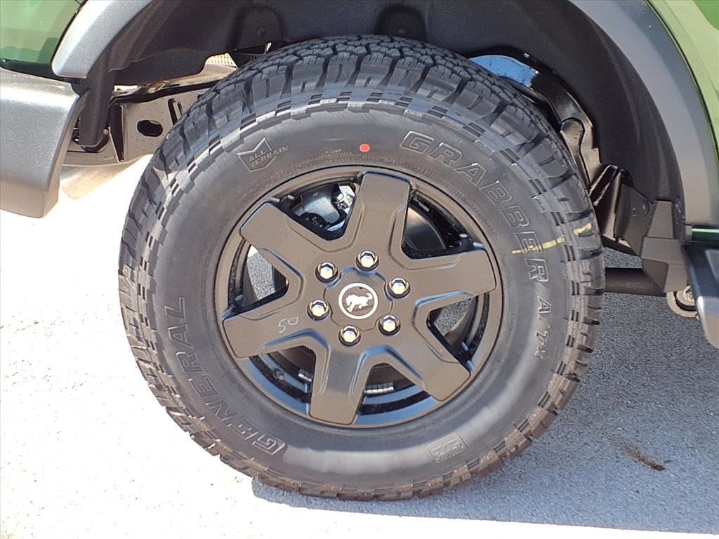 New 2025 Ford Bronco Outer Banks w/ Black Appearance Package image 11