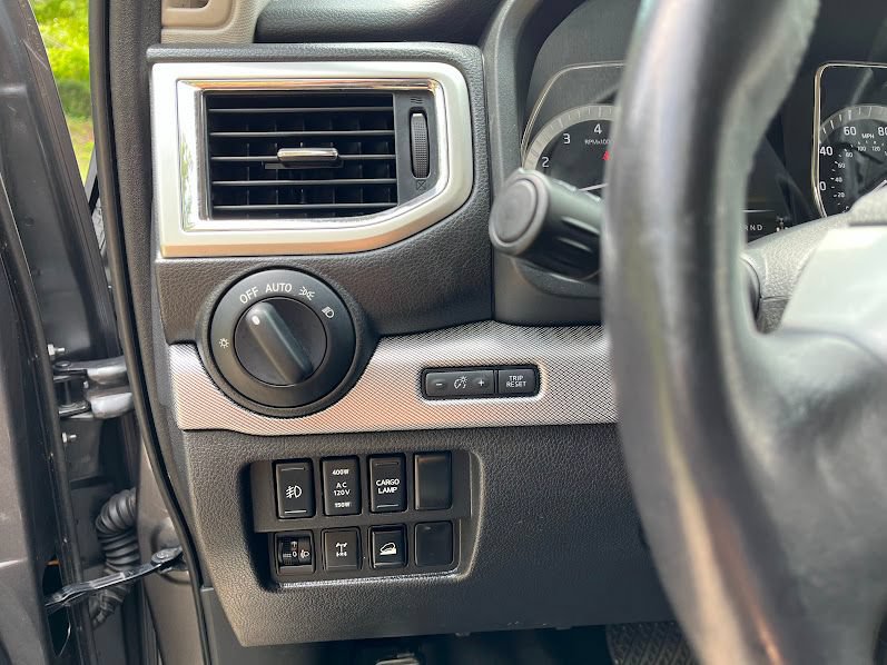 Used 2018 Nissan Titan PRO-4X w/ Pro-4x Convenience Package AWD/4WD image 11