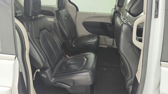 Used 2022 Chrysler Pacifica Touring-L image 33