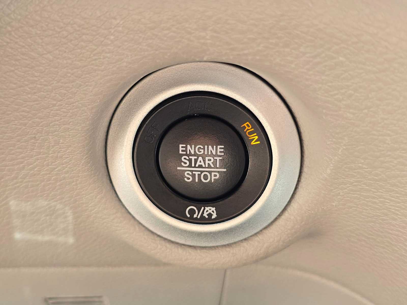 Used 2024 Chrysler Pacifica Touring-L FWD image 31
