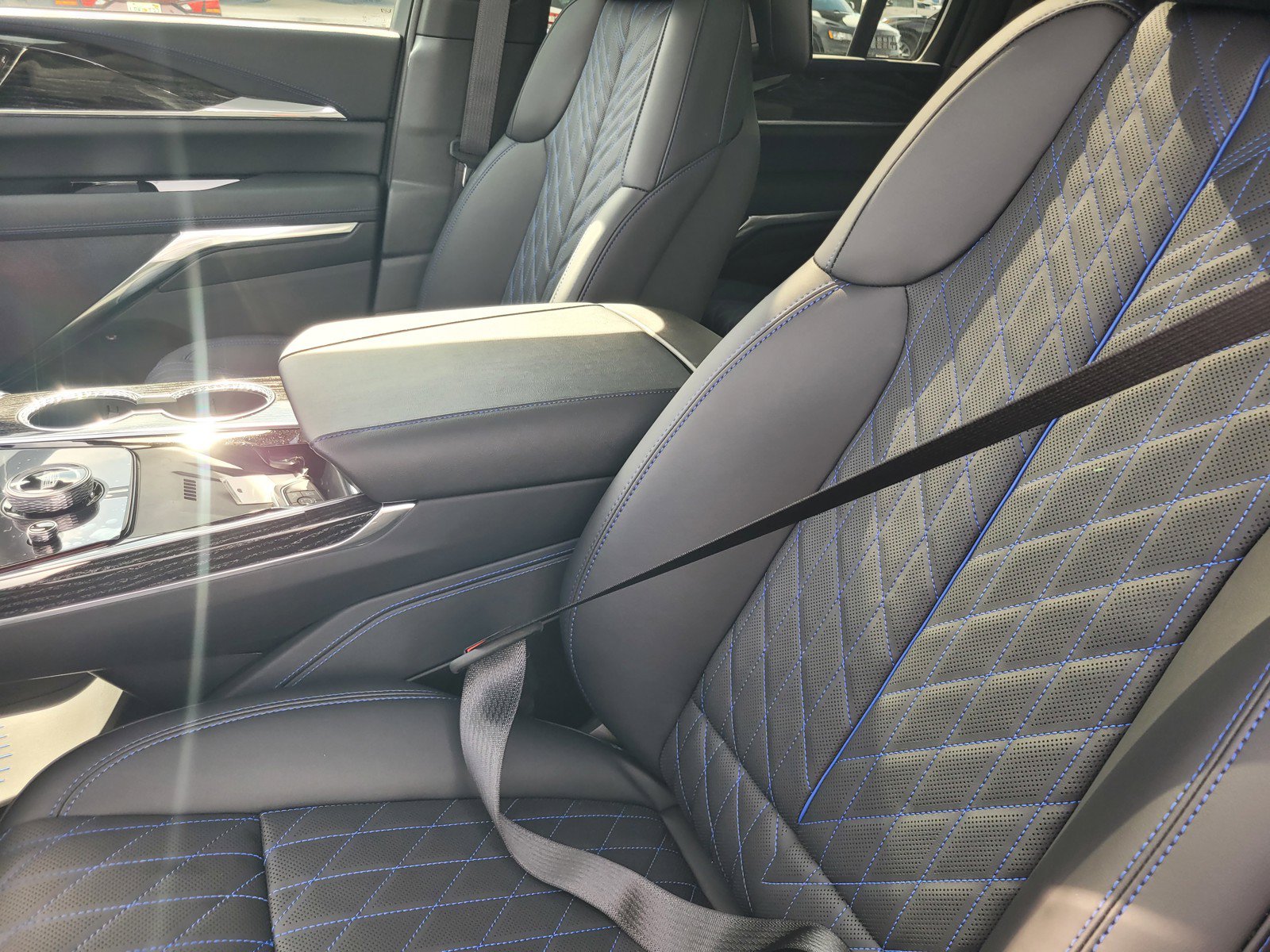 New 2026 Cadillac Escalade IQ Sport 1 w/ LPO, ONYX Package AWD/4WD image 8