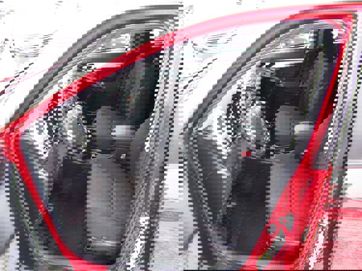 Used 2009 Pontiac Vibe w/ Sun And Sound Package image 4