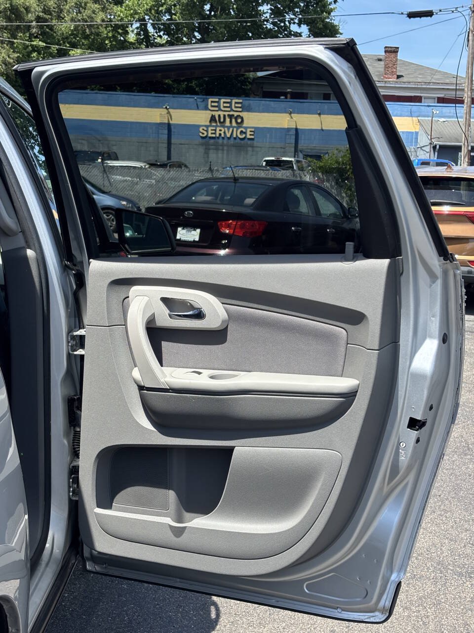 Used 2010 Chevrolet Traverse LS FWD image 22