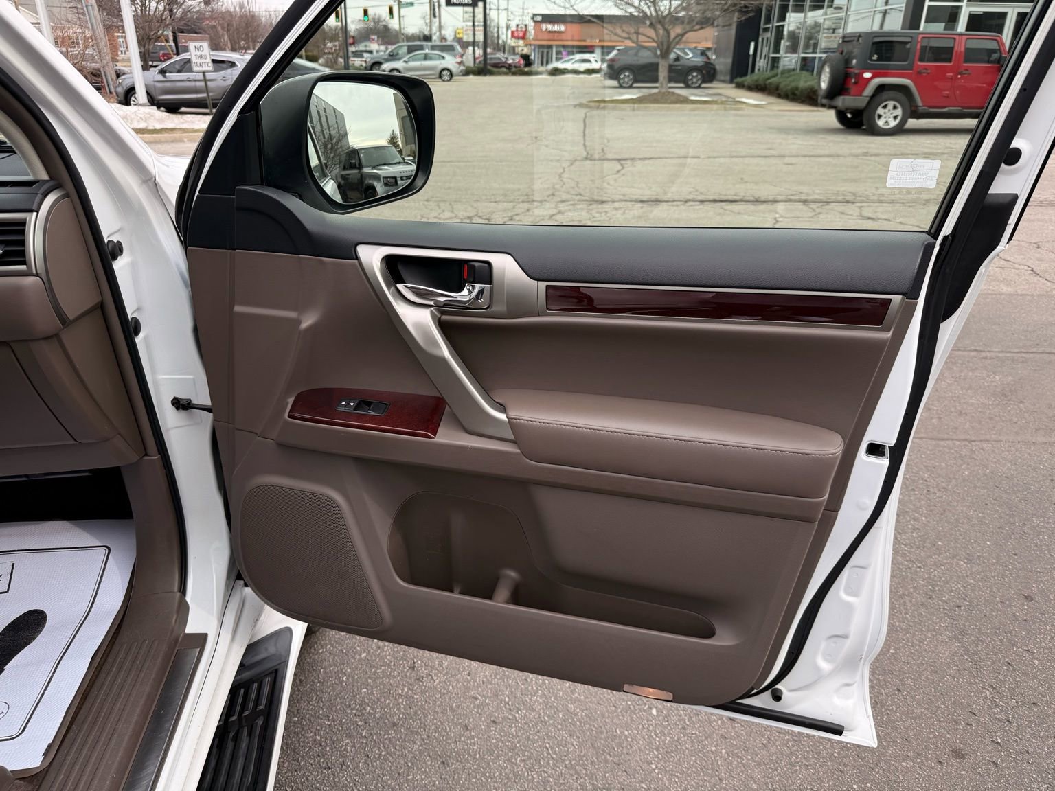 Used 2016 Lexus GX 460 Luxury w/ Preferred Accessory Package image 18