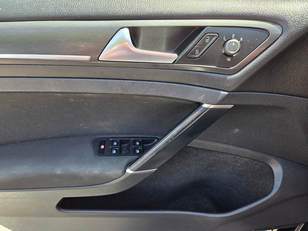 Used 2018 Volkswagen Golf 4-Door image 20