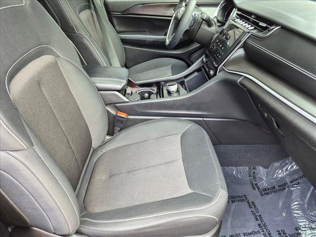 Used 2023 Jeep Grand Cherokee Laredo w/ Trailer Tow Prep Group (B) AWD/4WD image 24