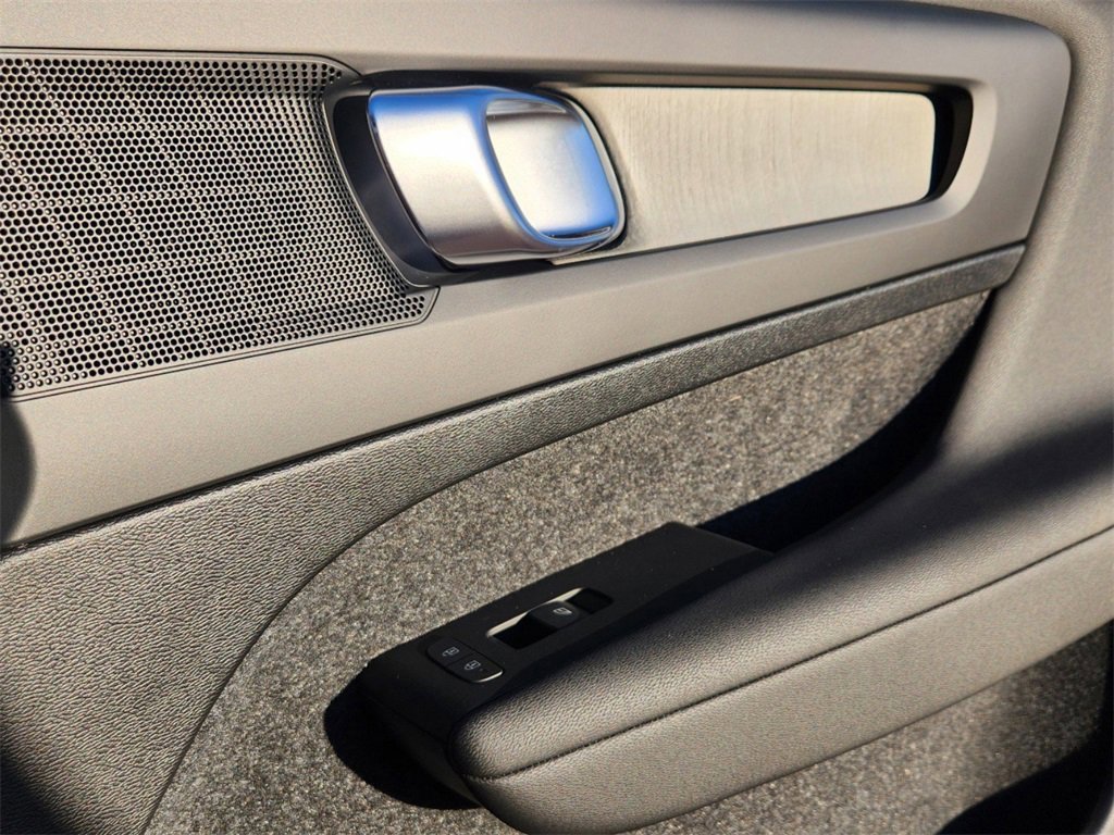 New 2025 Volvo XC40 B5 Plus w/ Protection Package Premier image 18