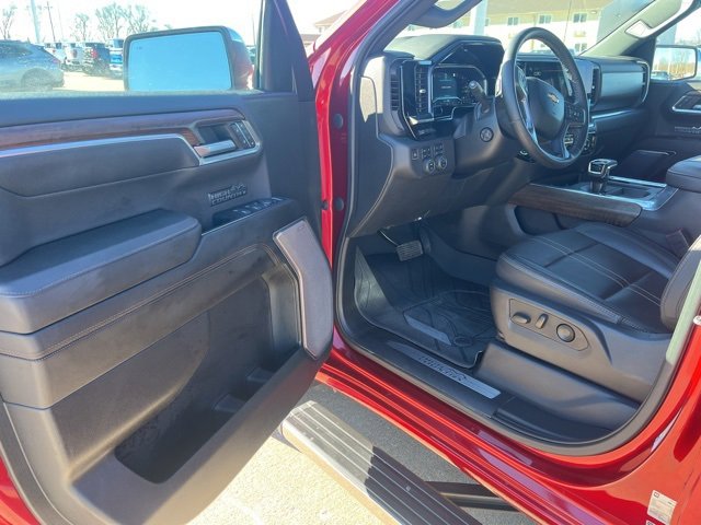 Used 2023 Chevrolet Silverado 1500 High Country w/ High Country Premium Package image 12