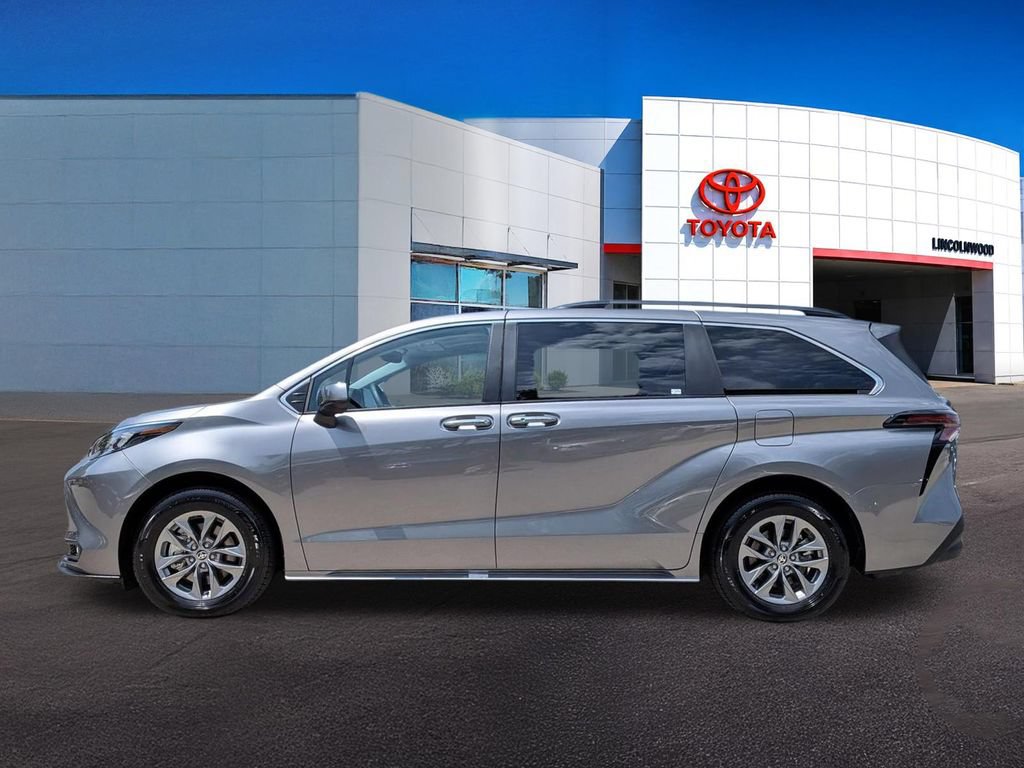 Used 2026 Toyota Sienna XLE FWD image 14