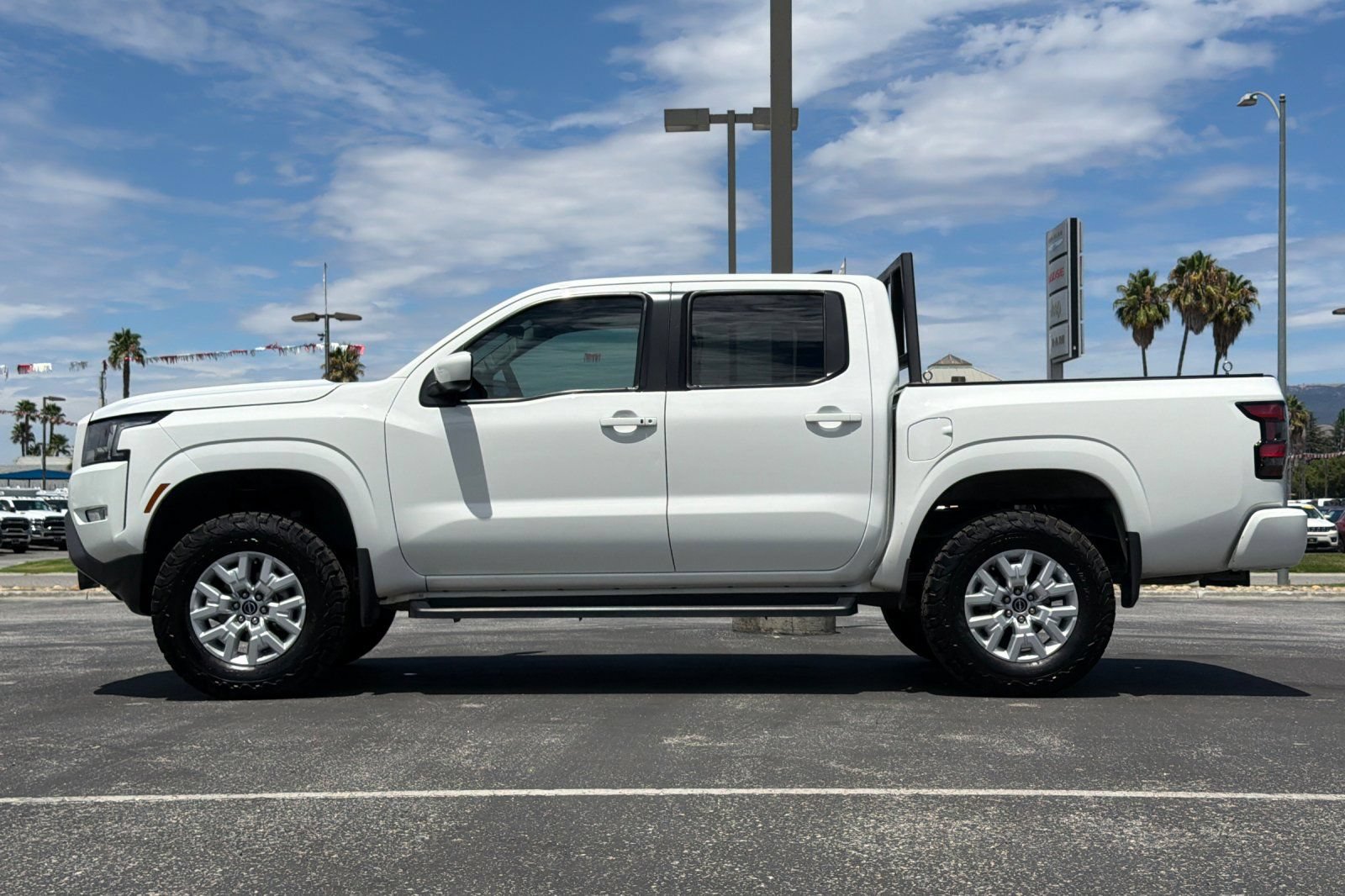 Used 2023 Nissan Frontier SV w/ SV Convenience Package AWD/4WD image 9