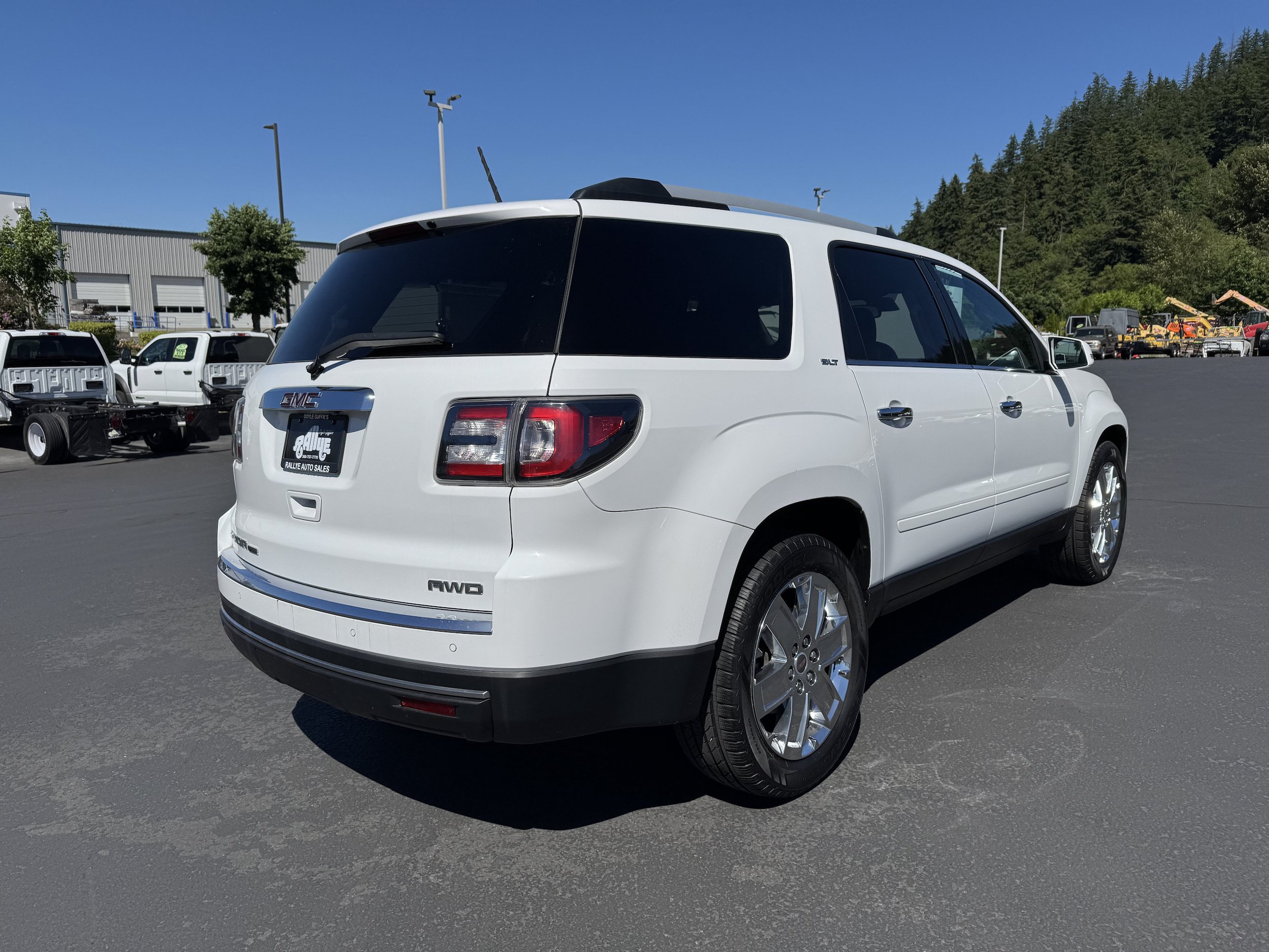 Used 2017 GMC Acadia Limited SLT AWD/4WD image 4