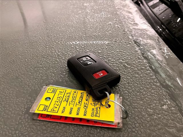 Used 2023 Toyota Tacoma TRD Off-Road w/ Black Out Package (TMS) AWD/4WD image 9