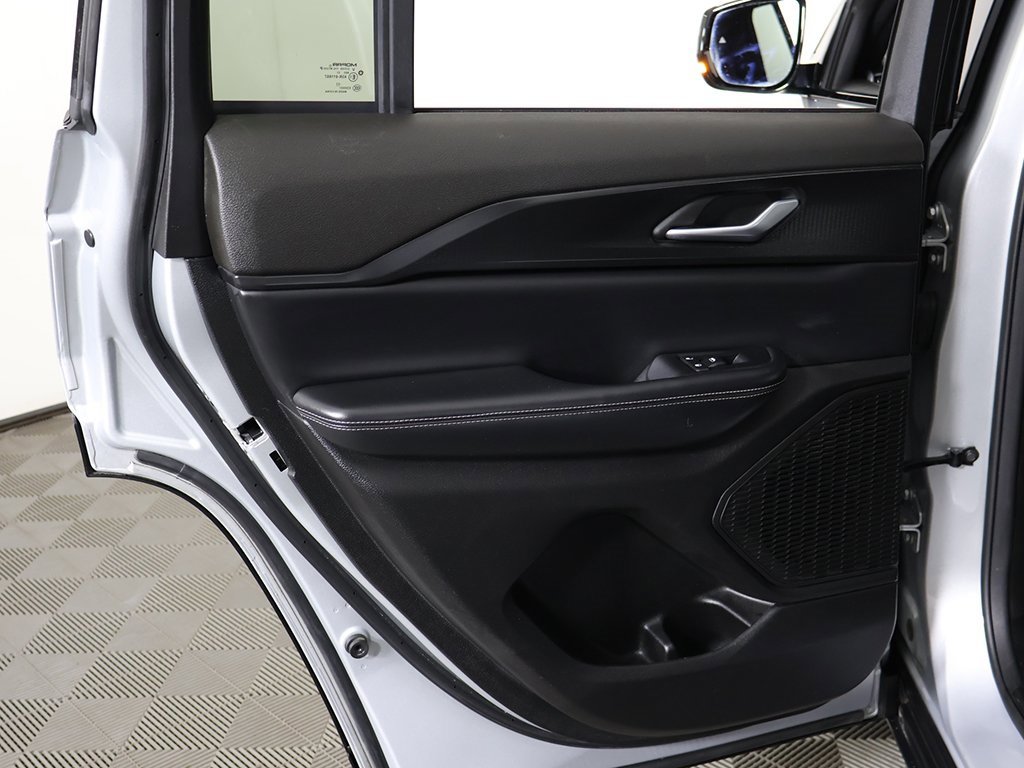 Used 2024 Jeep Grand Cherokee Altitude image 23