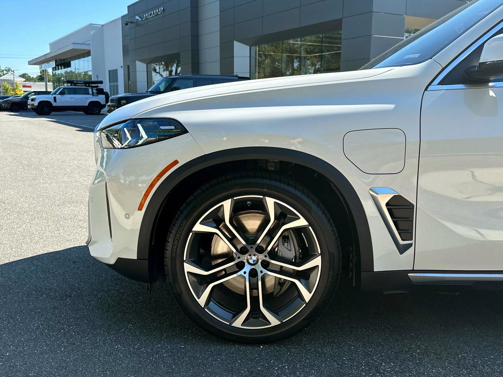 New 2026 BMW X5 xDrive50e w/ Climate Comfort Package image 10