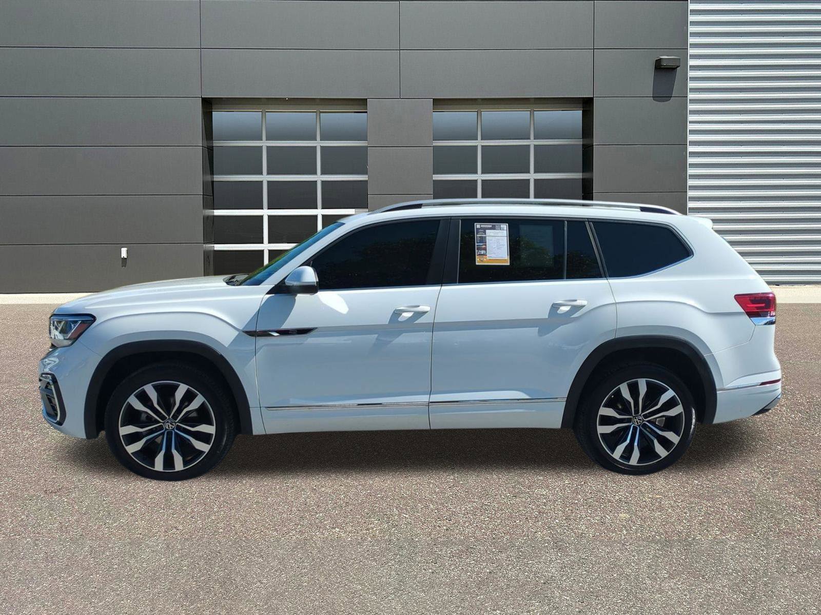 Used 2021 Volkswagen Atlas SEL R-Line AWD/4WD image 4