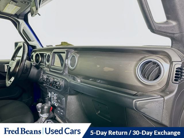 Used 2018 Jeep Wrangler Unlimited Sahara w/ Cold Weather Group image 30