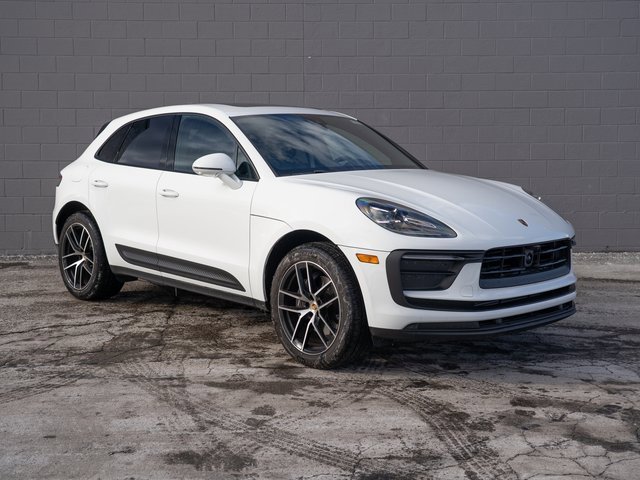 Certified 2025 Porsche Macan image 9