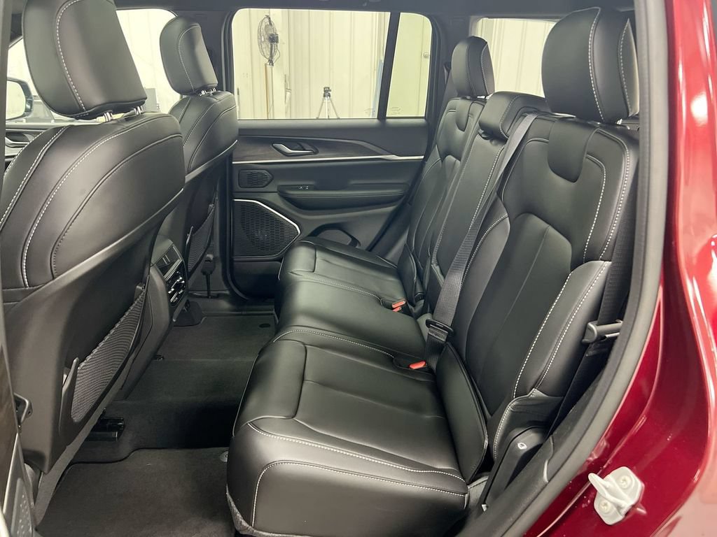 New 2026 Jeep Grand Cherokee Limited w/ Limited Altitude Package AWD/4WD image 24