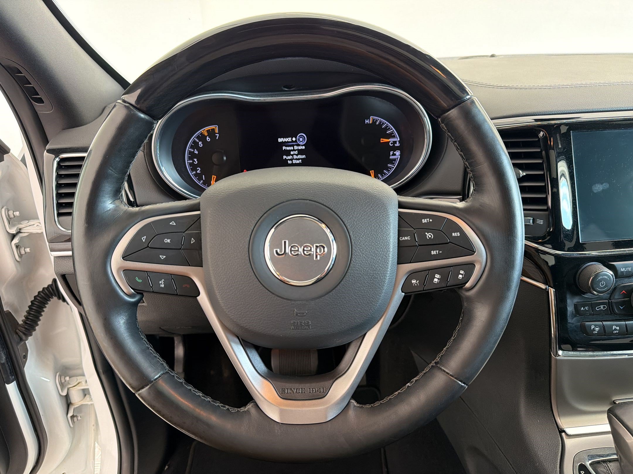 Used 2020 Jeep Grand Cherokee Overland AWD/4WD image 11