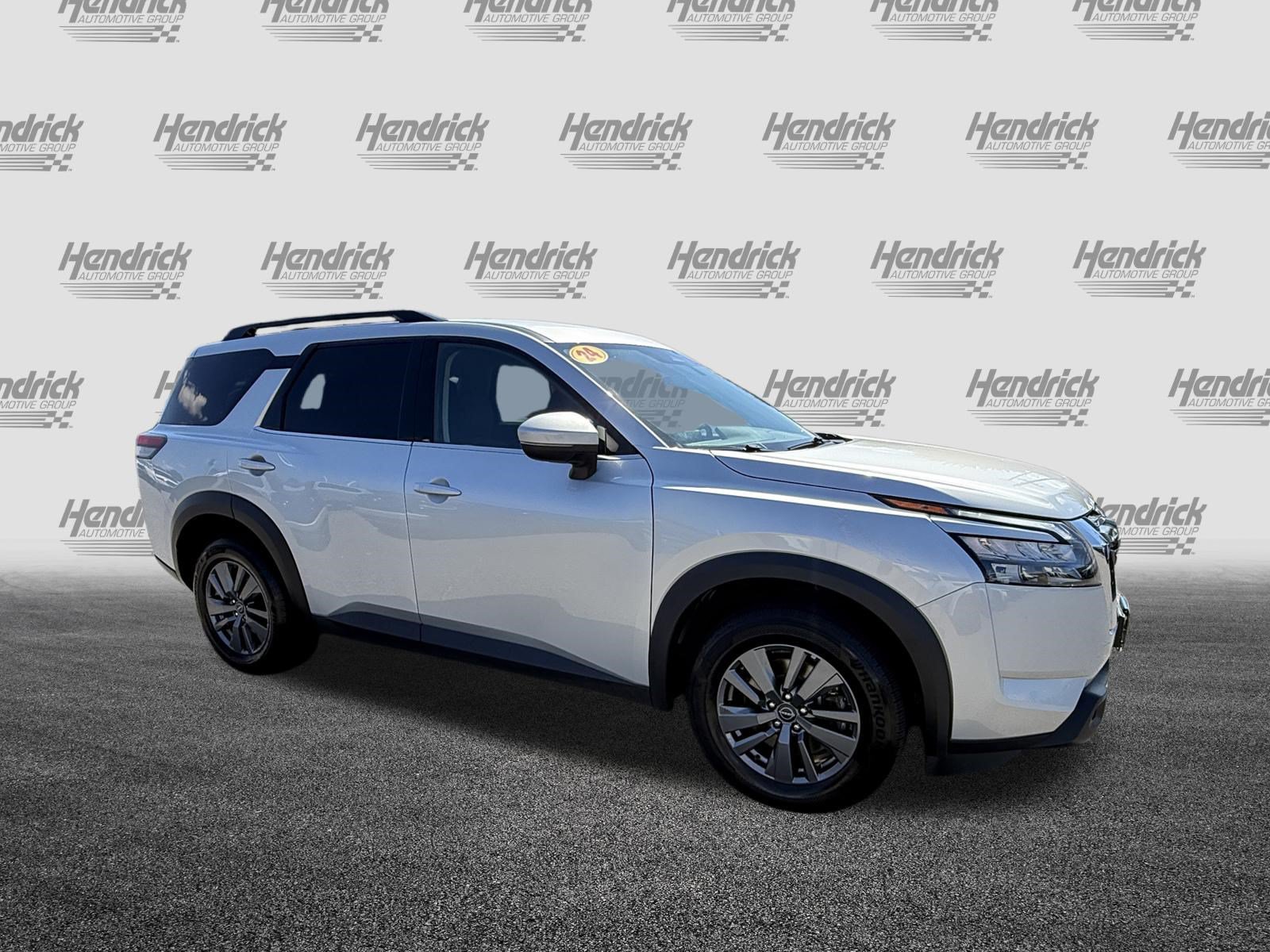 Used 2024 Nissan Pathfinder SV AWD/4WD image 2