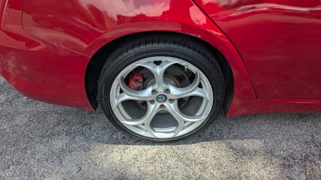Used 2019 Alfa Romeo Giulia Ti Sport w/ Quick Order Package 22S Sport AWD/4WD image 12