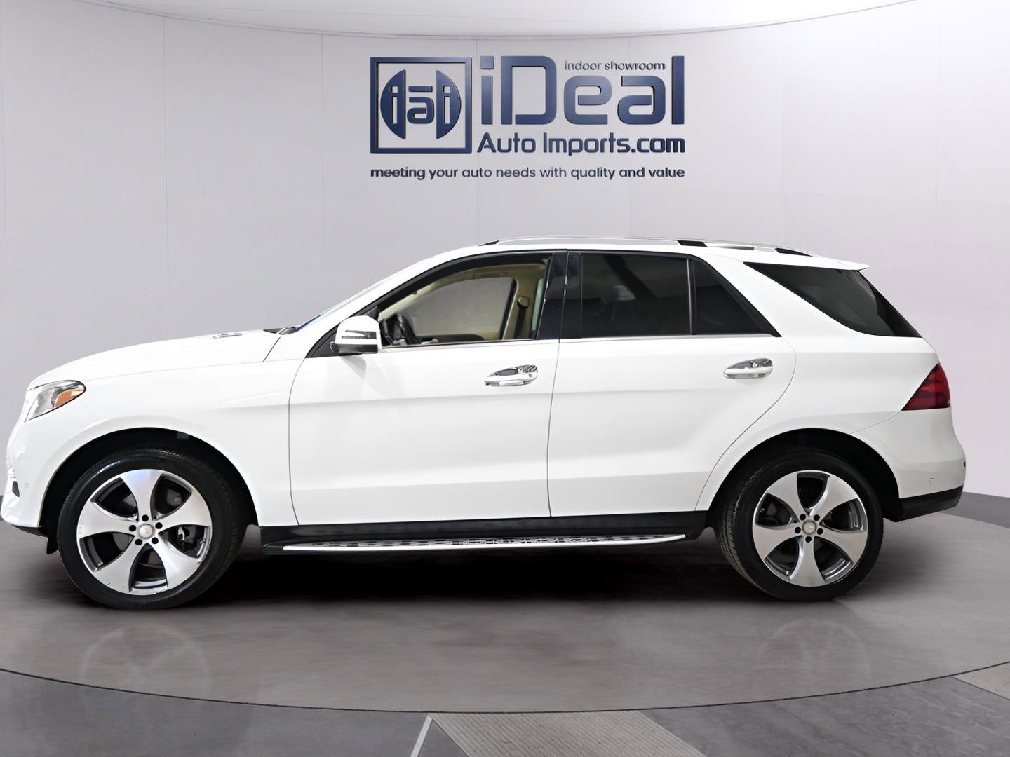 Used 2019 Mercedes-Benz GLE 400 4MATIC w/ Premium 1 Package image 2