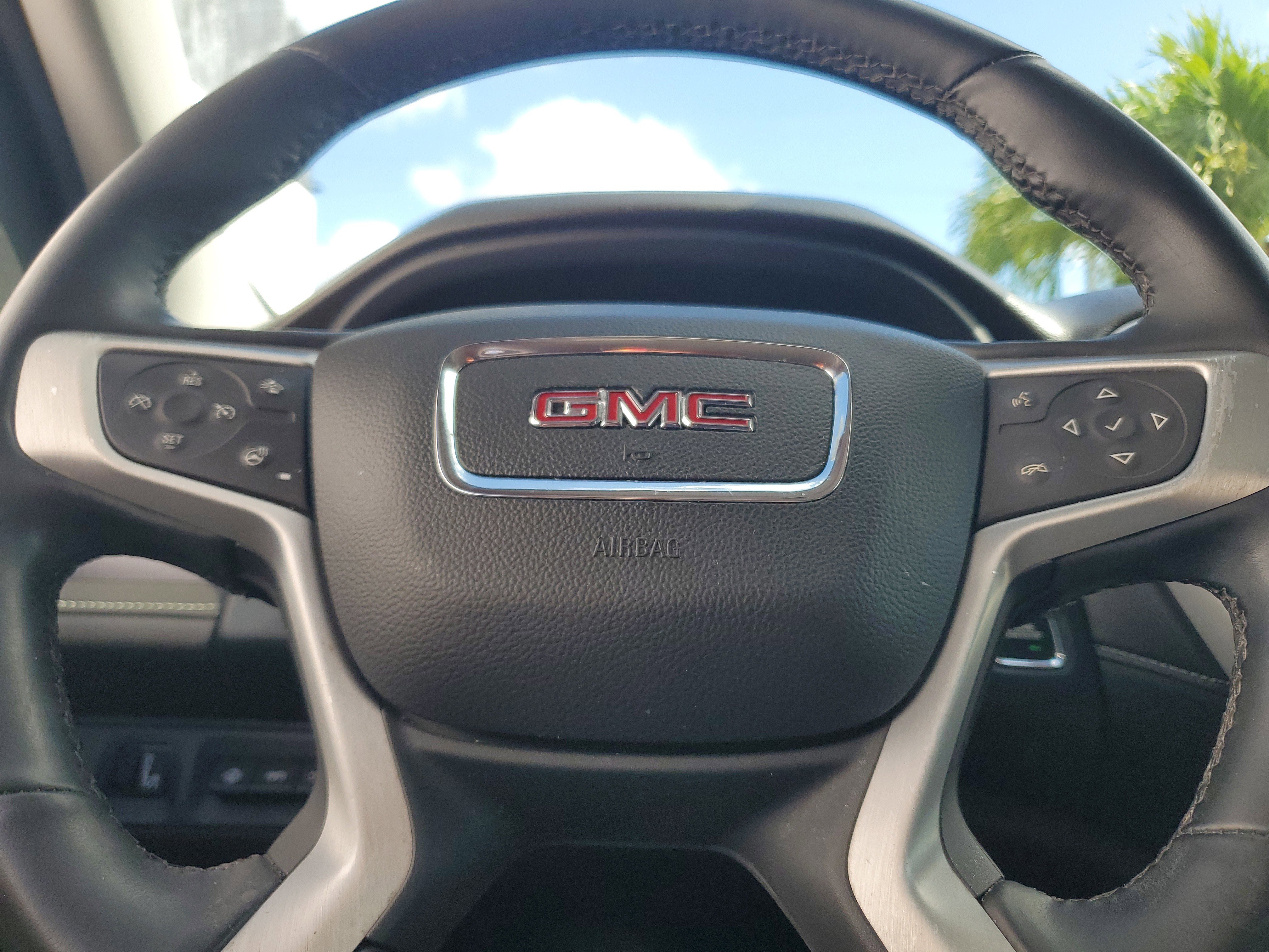 Used 2023 GMC Acadia SLT w/ Elevation Edition FWD image 10