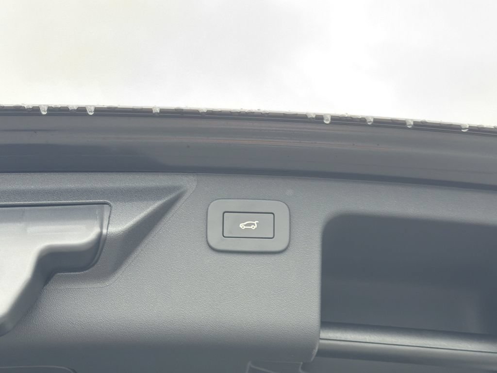 New 2026 Land Rover Discovery Sport Landmark AWD/4WD image 13