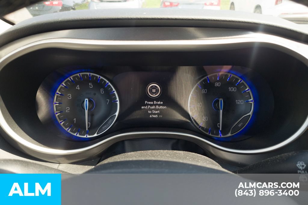 Used 2024 Chrysler Pacifica Touring-L FWD image 9