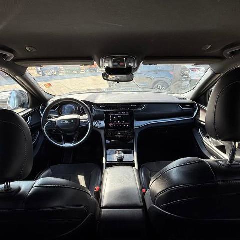 Used 2023 Jeep Grand Cherokee Altitude image 8