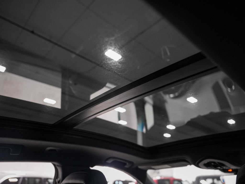 Used 2020 Porsche Macan AWD/4WD image 26