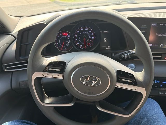 Used 2022 Hyundai Elantra SEL FWD image 17
