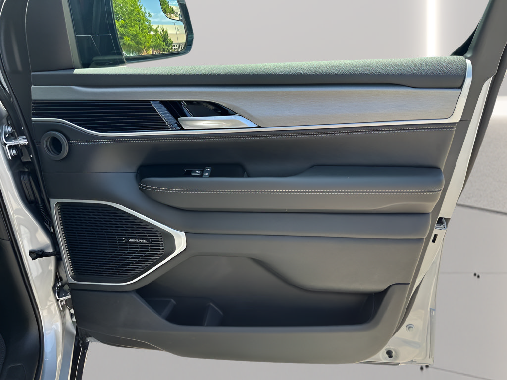 New 2026 Jeep Grand Wagoneer L 4WD image 36
