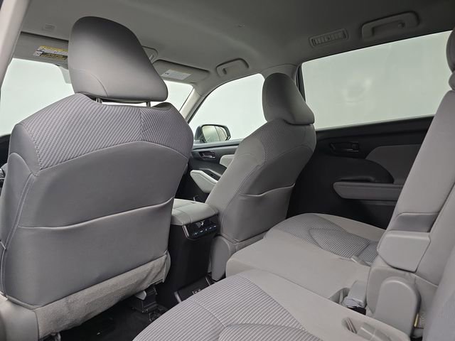Used 2022 Toyota Highlander L image 36