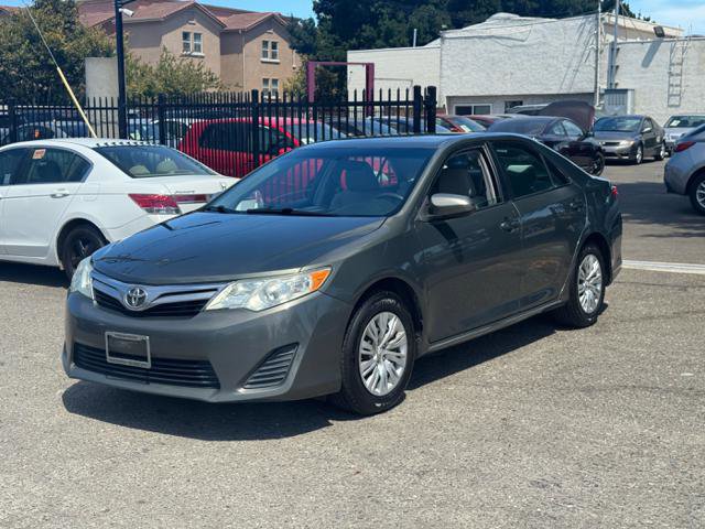 Used 2012 Toyota Camry LE image 1